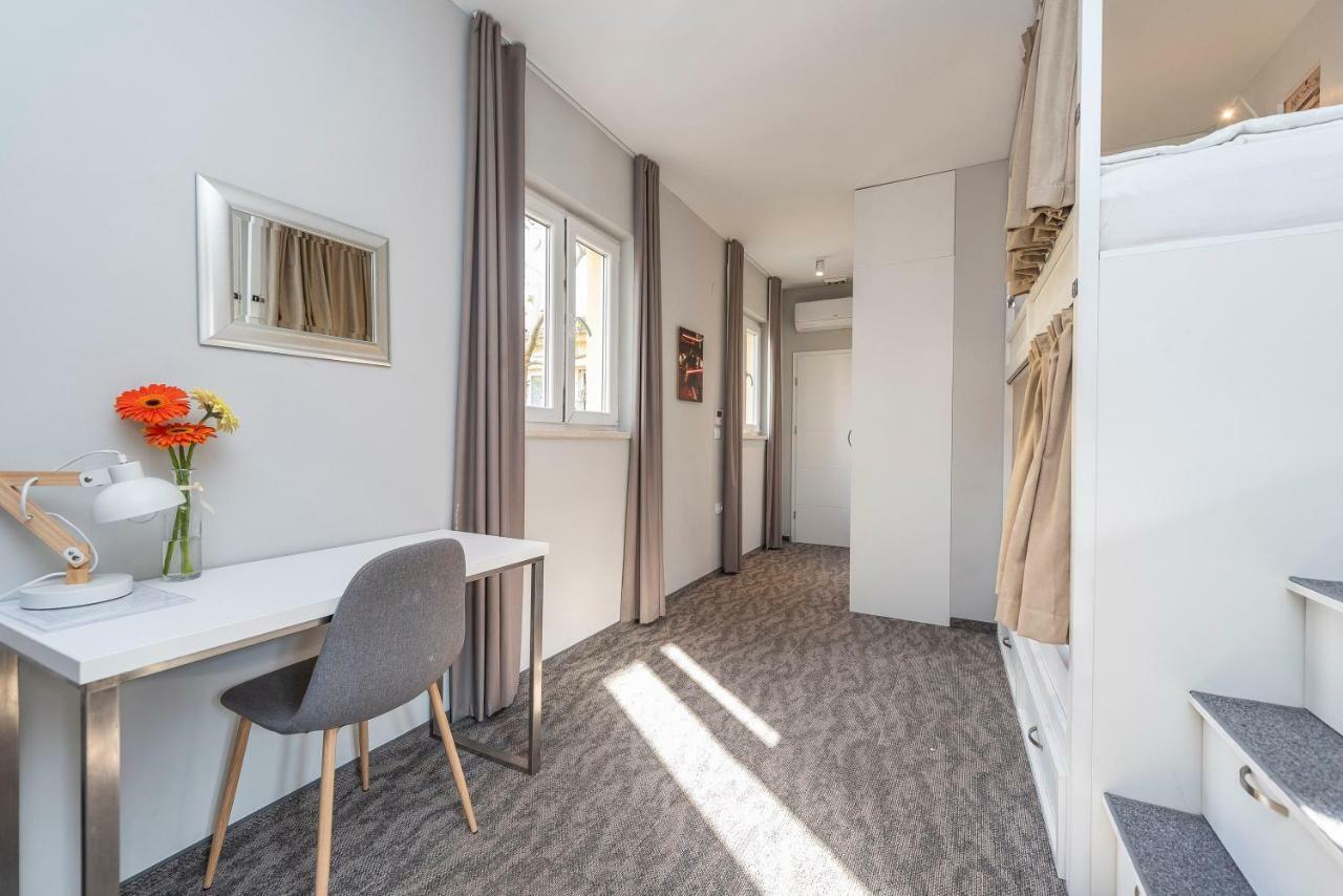 Downtown Boutique Hostel Zadar Ngoại thất bức ảnh